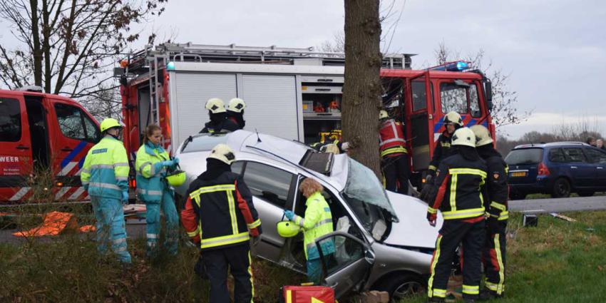 Jong stel zwaargewond na proefrit in net opgehaalde auto
