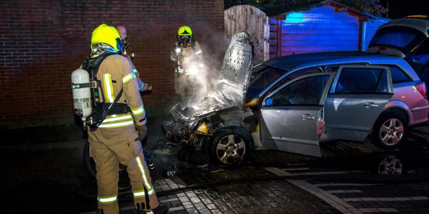 Wederom auto verwoest door brand in Vlaardingen