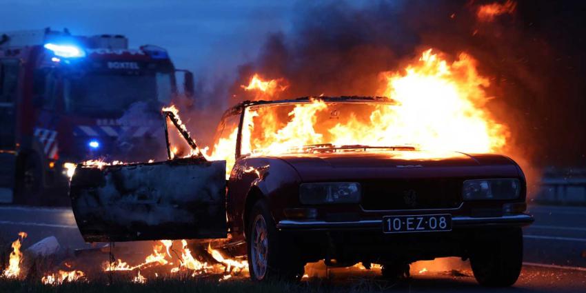 autobrand-oldtimer-snelweg-brandweer
