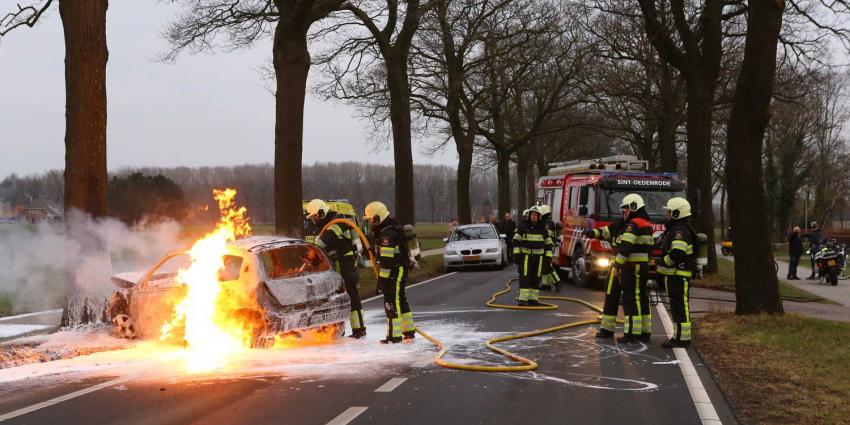 Auto uitgebrand na ongeval N637 bij Sint-Oedenrode