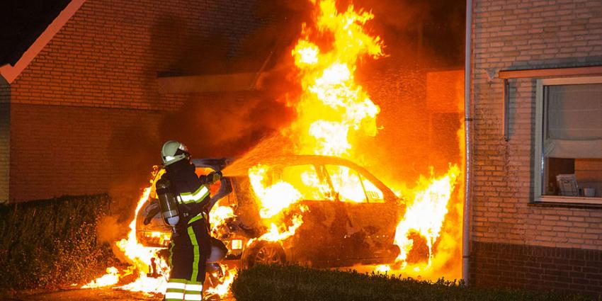 Auto brand uit op oprit woning in Boxtel