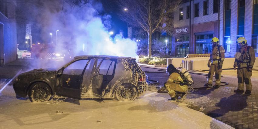 Auto in vlammen op in Schiedam