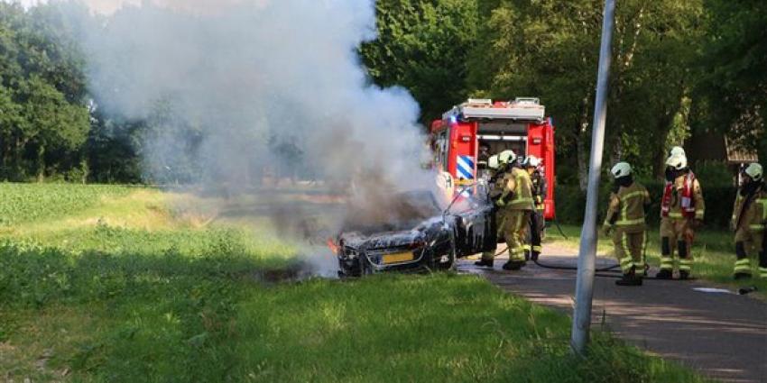 Auto brandt uit bij Annen