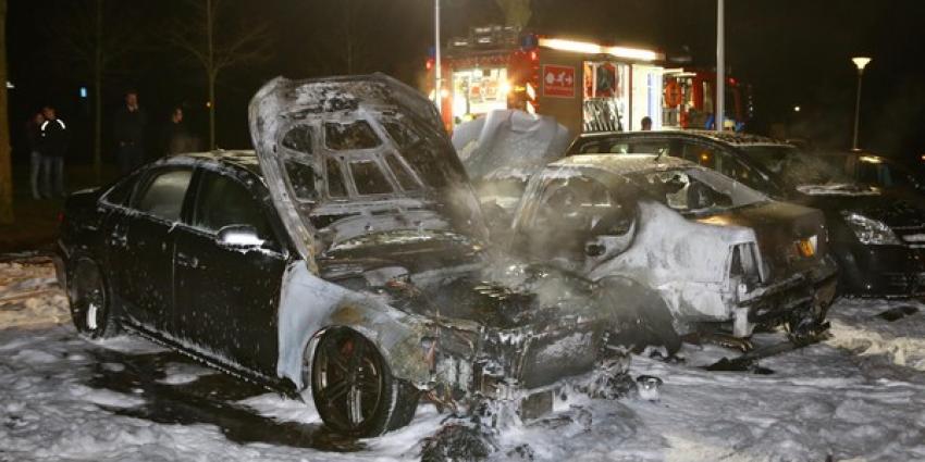 Twee auto's uitgebrand in Oirschot