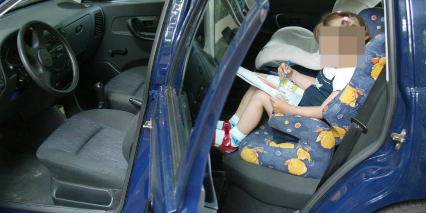 Dief steelt auto met kind nog op de achterbank