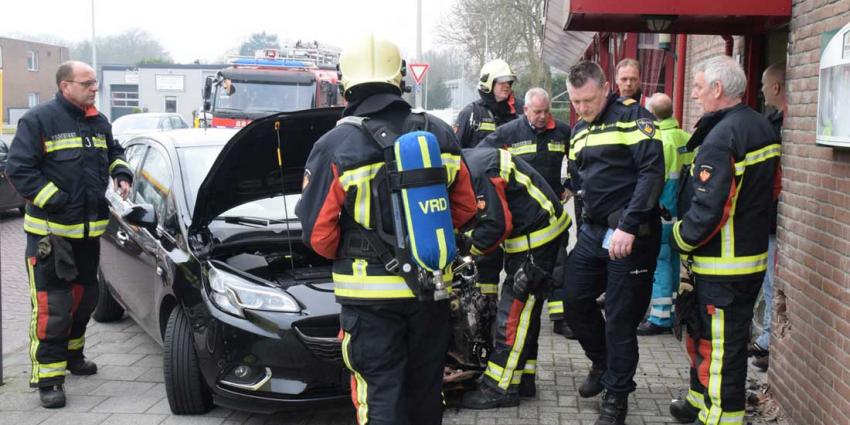 Auto rijdt tegen 'Chinese Muur' in Hoogeveen