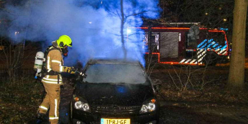 Auto in brand in Vlaardingen
