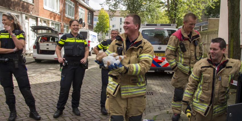 Brandweer redt 'baby' uit ondergrondse afvalcontainer