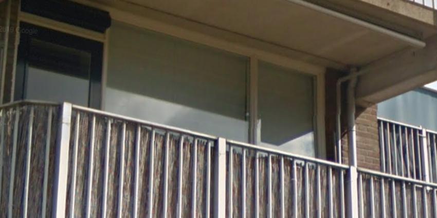 Vrouw gewond nadat ze vermoedelijk van balkon is geduwd