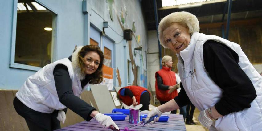  Vandaag prinses Beatrix, morgen ook Alexander en Máxima aan het klussen