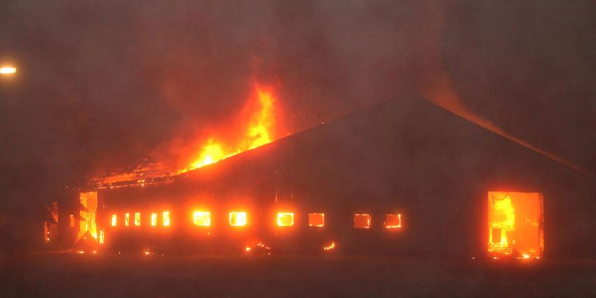 Grote brand verwoest Drents recyclingbedrijf 