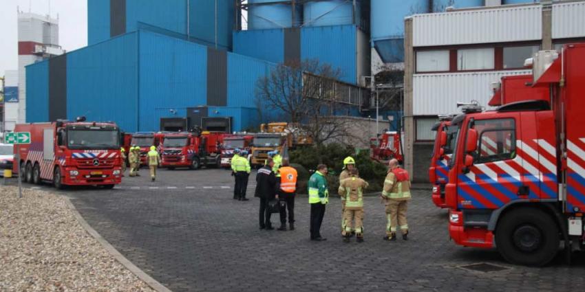 Brandweer schaalt groot op na brandmelding bij chemisch bedrijf in Botlek
