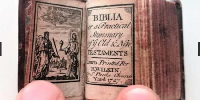 Kleinste bijbel ter wereld onder de hamer
