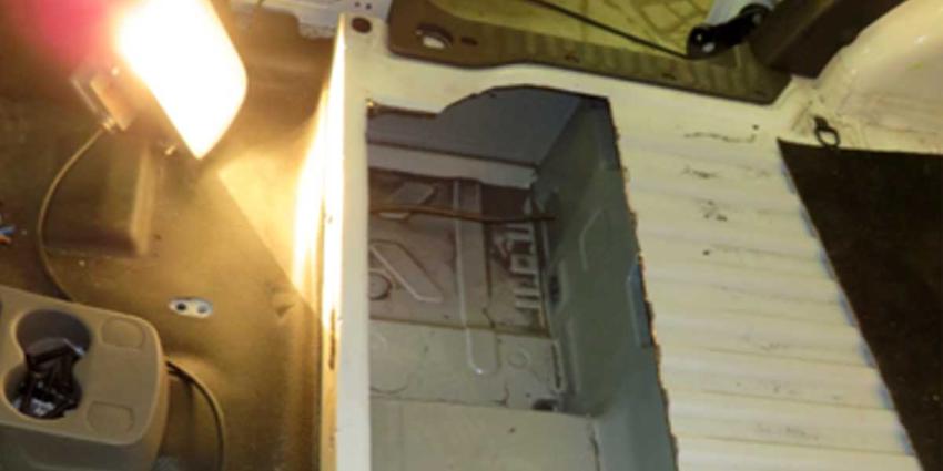 Acht voertuigen met verboden geheime bergplaats in beslag genomen