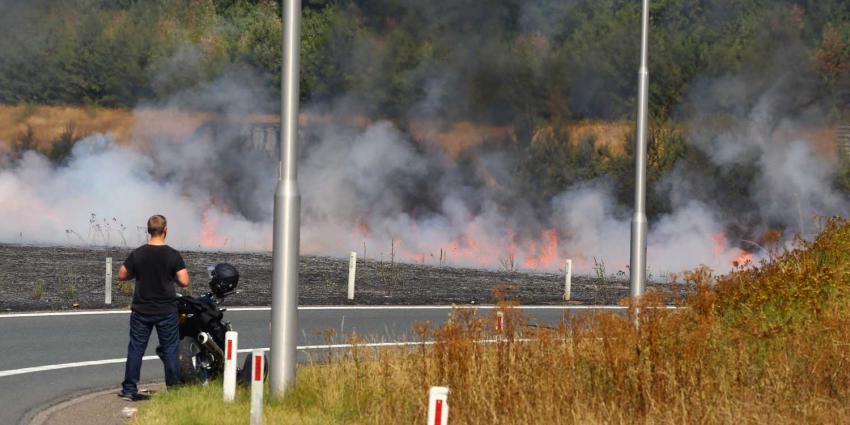 Flinke bermbrand bij oprit A50 Son en Breugel