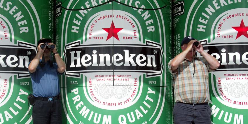 Cafégangers belagen agenten