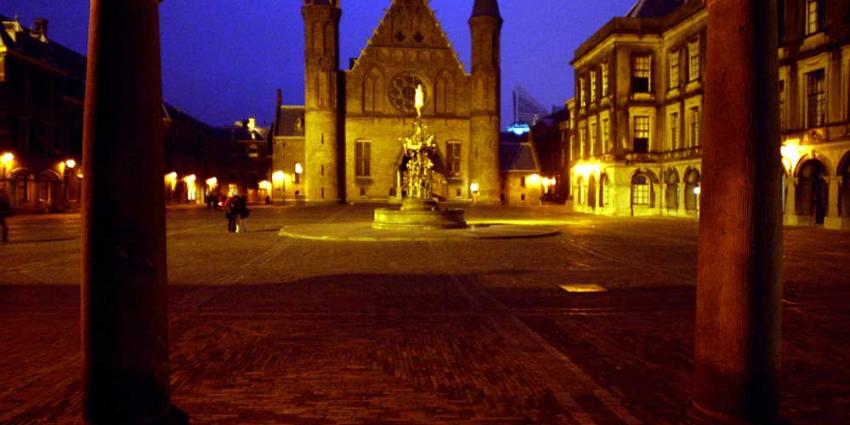 Foto van Binnenhof Ridderzaal donker | Archief EHF