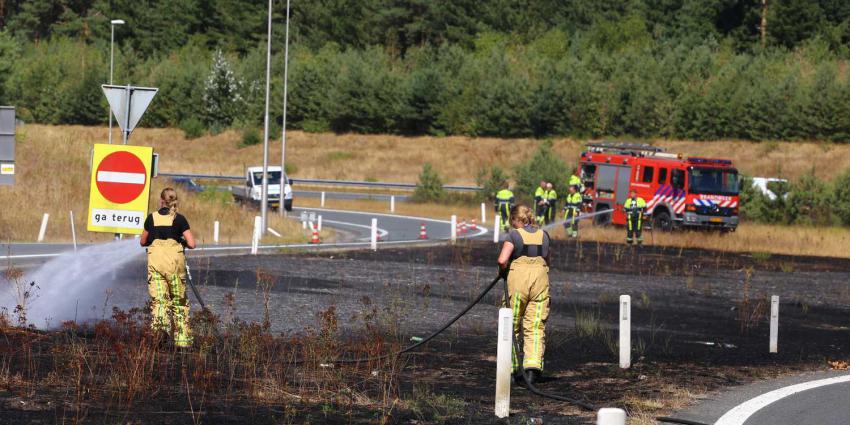 Flinke bermbrand bij oprit A50 Son en Breugel