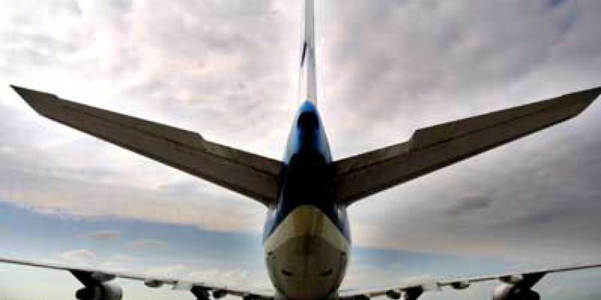 Toestel KLM terug naar Schiphol na vogel in motor