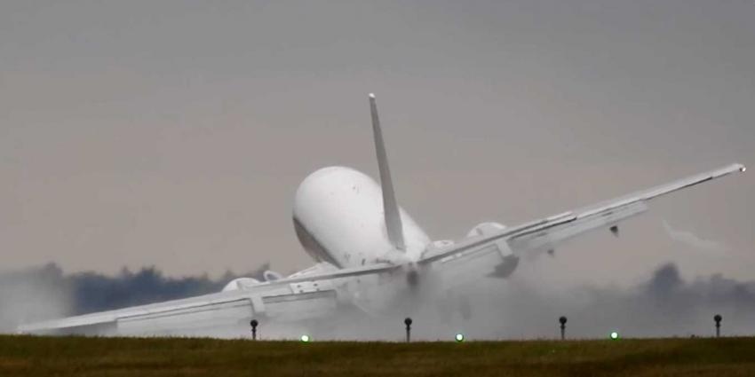 Piloten Boeing 737 met stalen zenuwen bij landing met hevige zijwind