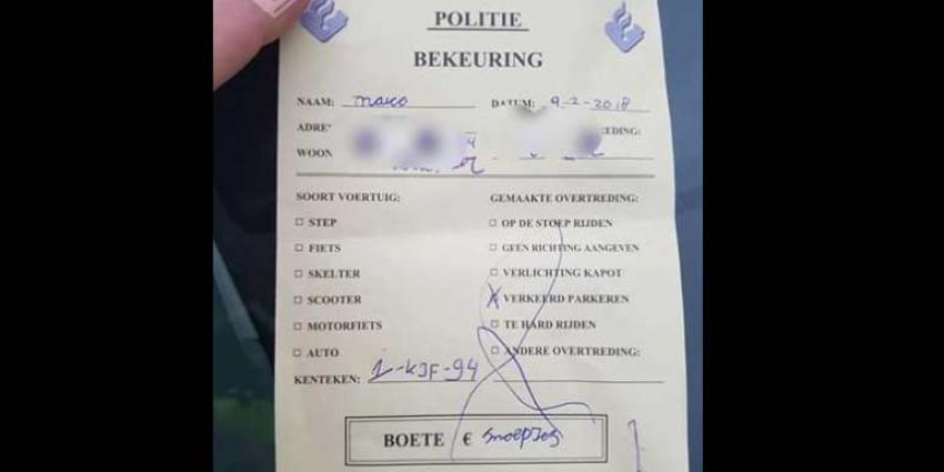 Politie krijgt &#039;boete&#039; voor fout parkeren en moet &#039;betalen&#039; in snoepjes
