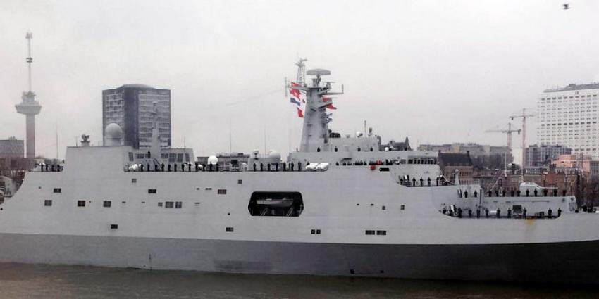 Drie Chinese marineschepen voor anker in Rotterdamse haven