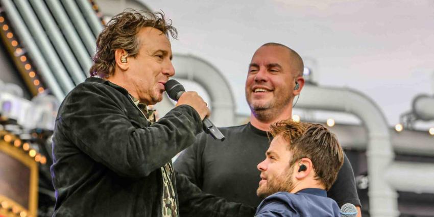 Artiesten vliegen met heli naar Eindhoven, Zwolle en Amsterdam