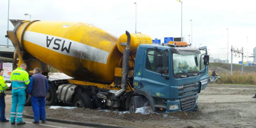 foto van aanrijding vrachtauto's | Miranda van der Sloot