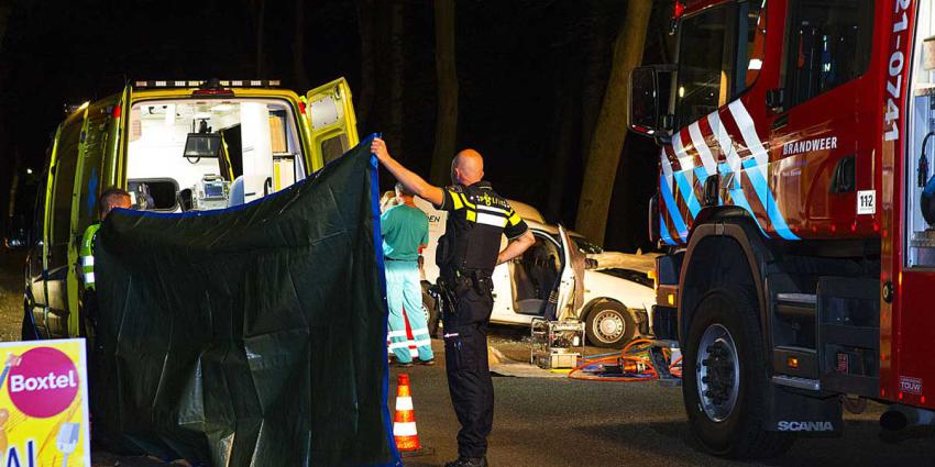 Automobilist zwaargewond na botsing tegen boom Boxtel