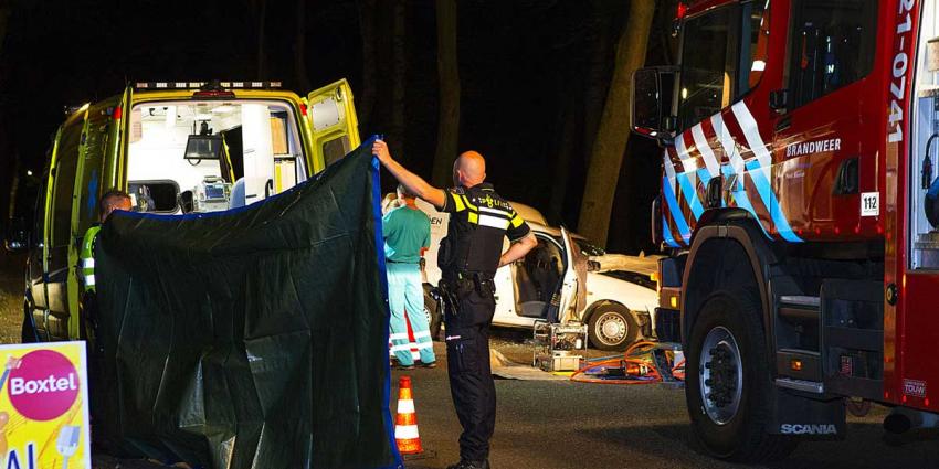 Automobilist zwaargewond na botsing tegen boom Boxtel