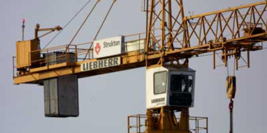 Dronken stelletje kiest &#039;vrijlocatie&#039; in 30 meter hoge hijskraan