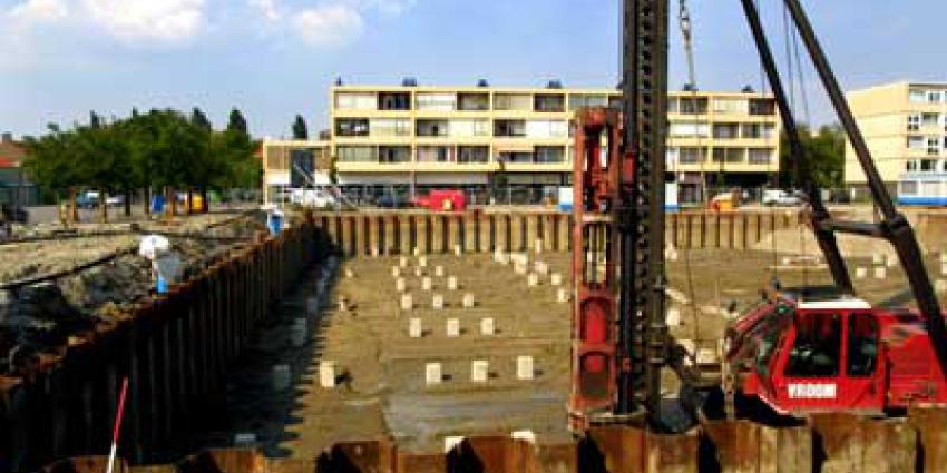 Foto van bouwplaats damwanden heimachine | Archief EHF