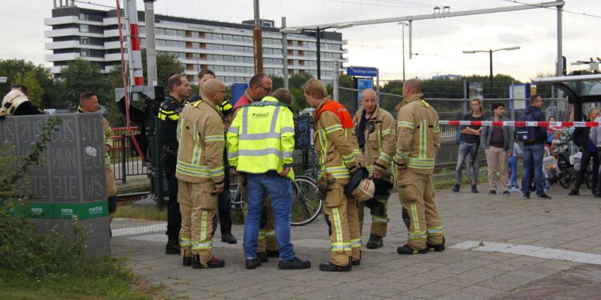 Brandweer rukt uit voor brand in bovenleiding NS station Vlaardingen
