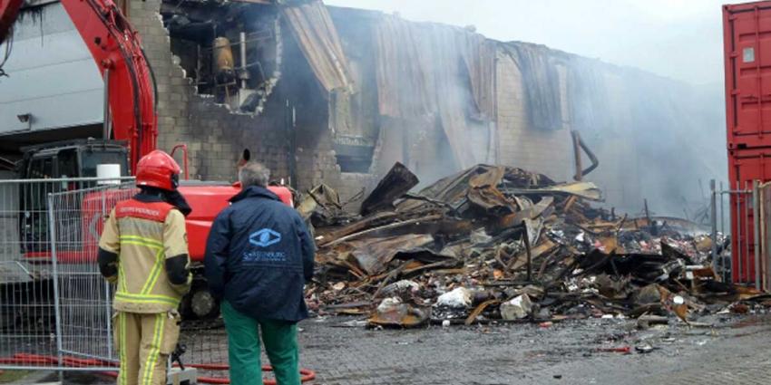Zeer grote brand in Westelijk Havengebied Amsterdam verwoest loods
