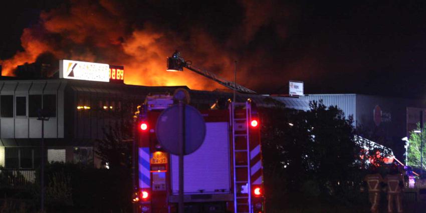 Zeer grote brand op bedrijventerrein De Kwakel