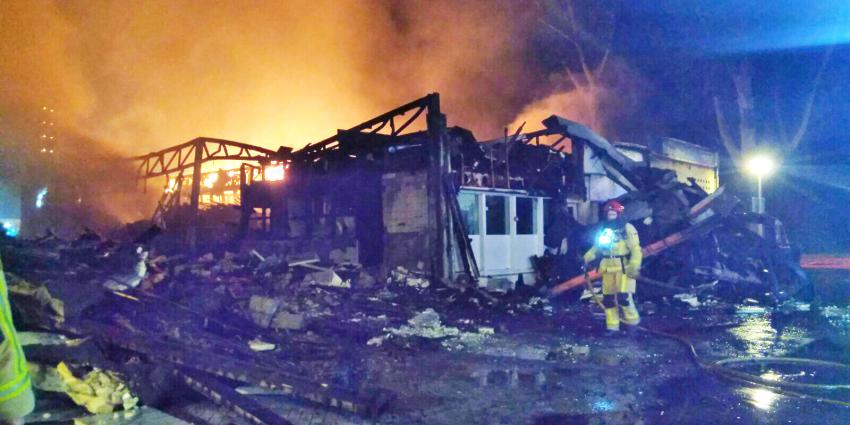 Zeer grote brand in kringloopwinkel Amsterdam
