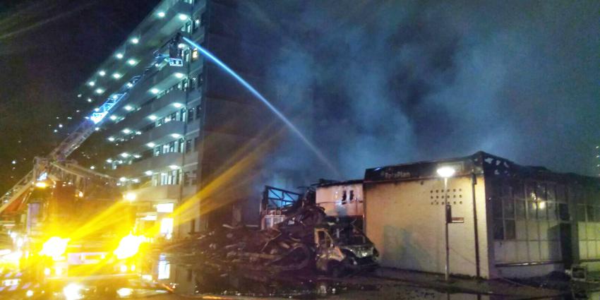 Zeer grote brand in kringloopwinkel Amsterdam