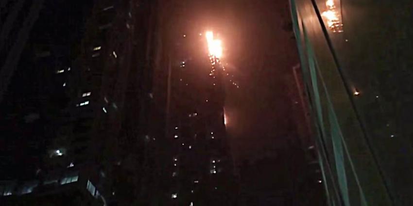 Zeer grote brand in woontoren in Dubai 