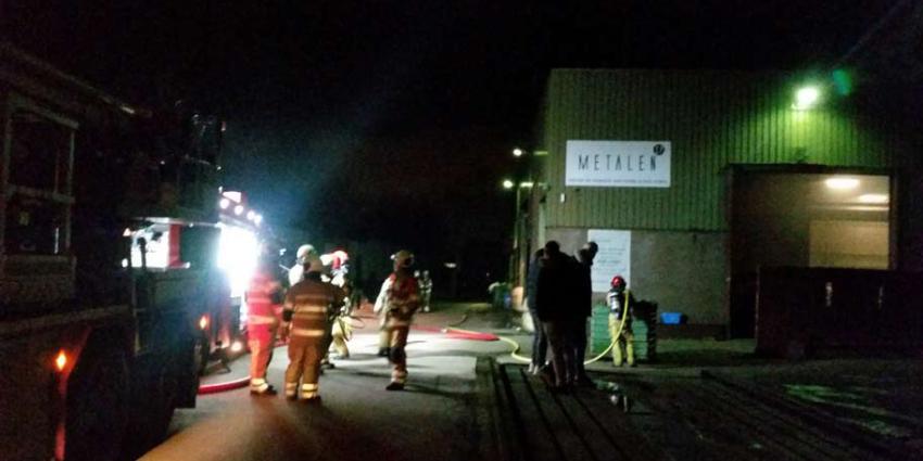 Kortsluiting accu oorzaakt brand bij recyclingbedrijf in de Amstelhoek