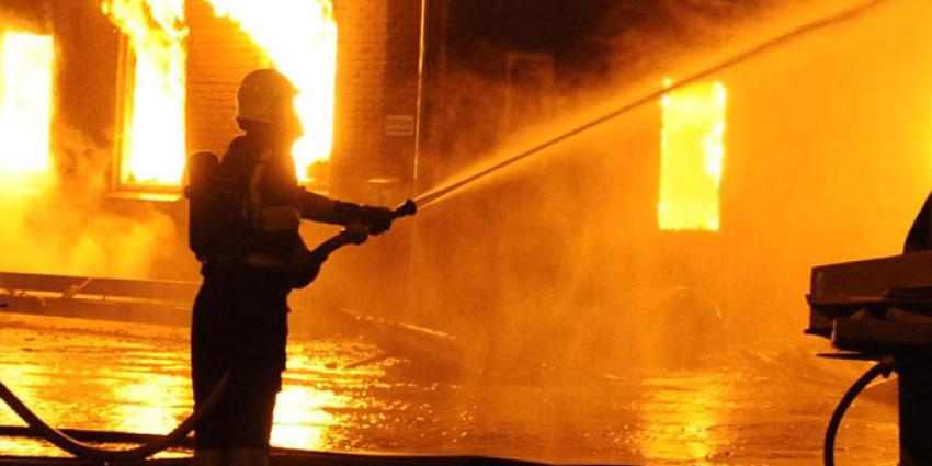 Brand legt taxi- en bergingsbedrijf in Maastricht in as