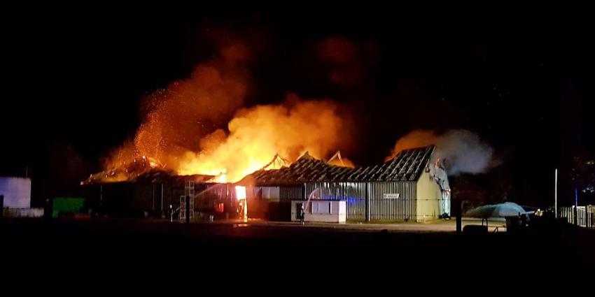 Grote brand verwoest landbouwloods in 1e Exloërmond