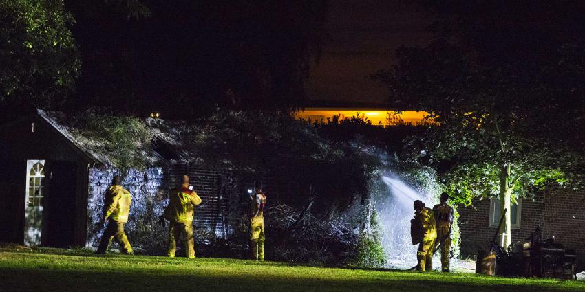 Brand verwoest tuinzittje met overkapping
