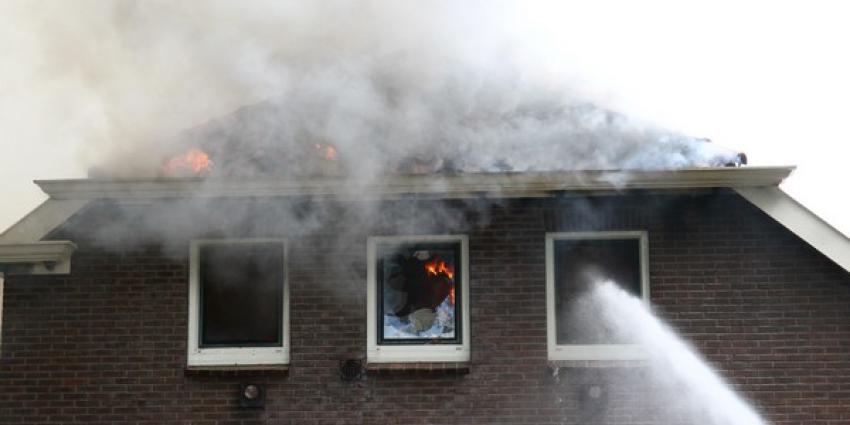 Boerderij in Drouwenerveen raakt onbewoonbaar door grote brand.