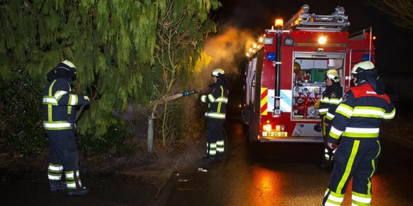 Brandend struikgewas in Boxtel snel door brandweer gedoofd 