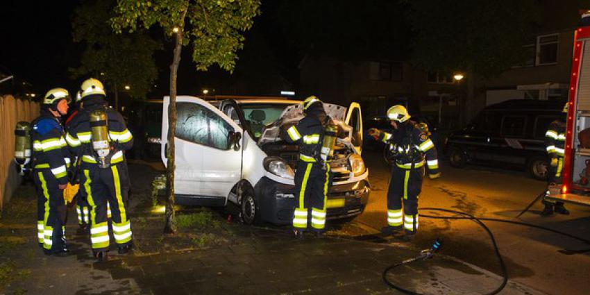 Bestelbus besmeurd met brandgel en aangestoken in Boxtel