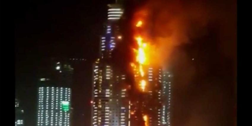 Zeer grote brand in groot hotel Dubai