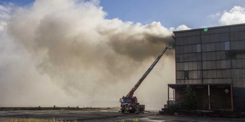 Grote brand in scheepsloods Rotterdam
