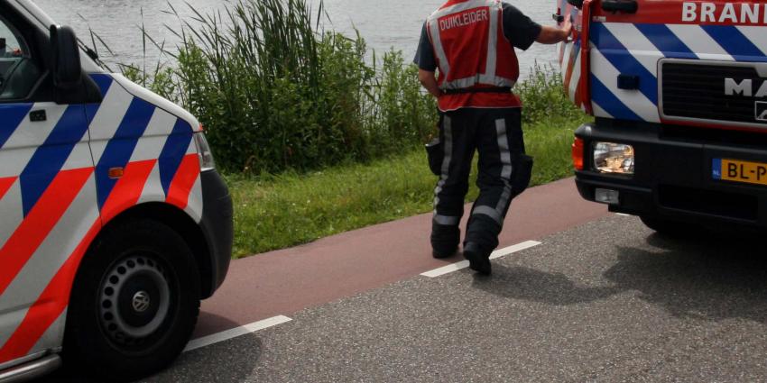 Kano met vijf mensen slaat om op Nederrijn, twee vermisten