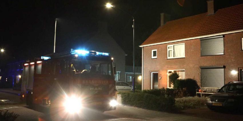 Uitslaande woningbrand blijkt brandende tuinbank achter woning in Helvoirt