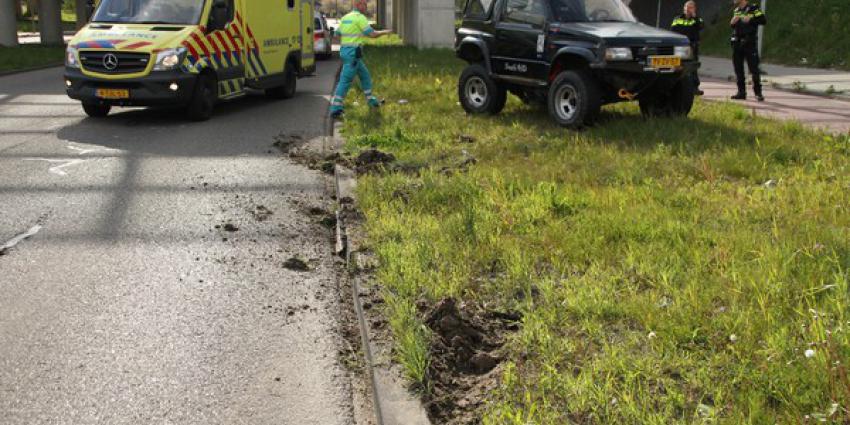 Auto slaat over de kop na afbreken achteras 
